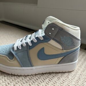 Jordan 1 Mid Riise SE ‘sail light blue
